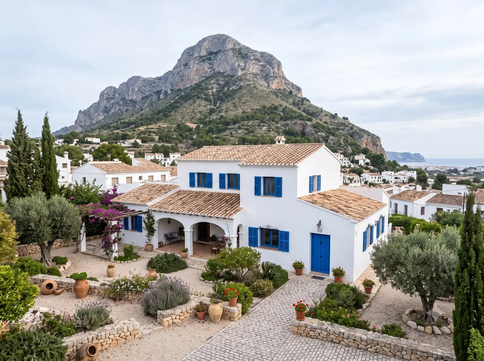 Casa bajo el Montgó